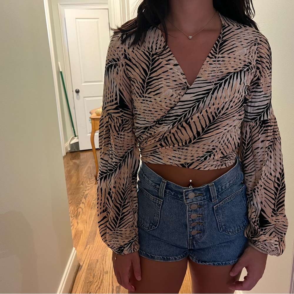 BILLABONG LONG SLEEVE CROP TIE TOP